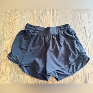 Lululemon Mid Rise Hotty Hot Short